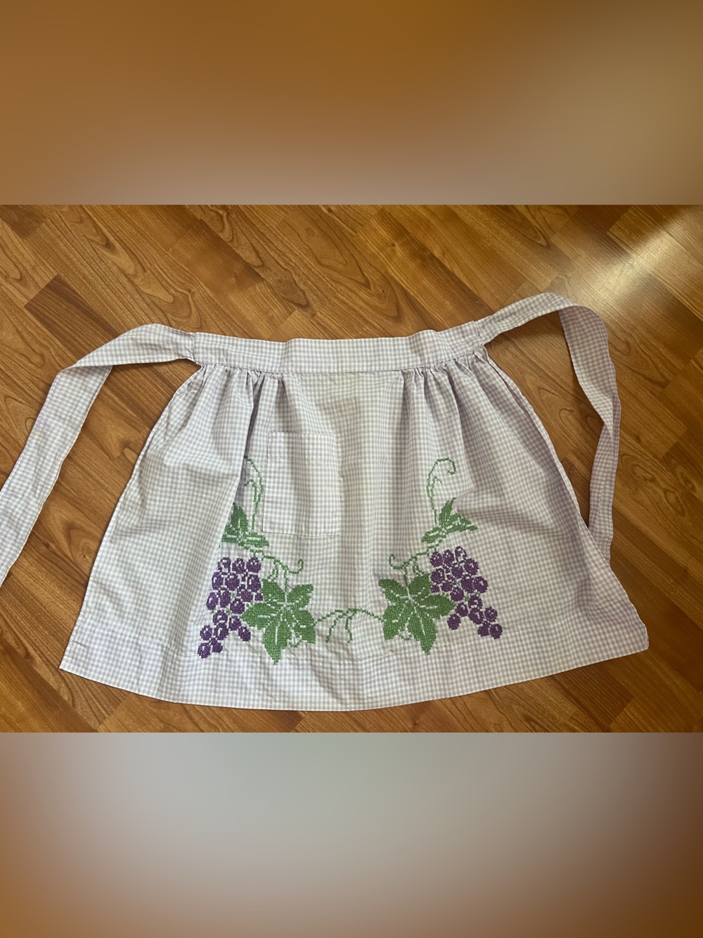 Vintage Hand Embroidered Grape Half Apron Purple Gingham Cottage Farmhouse